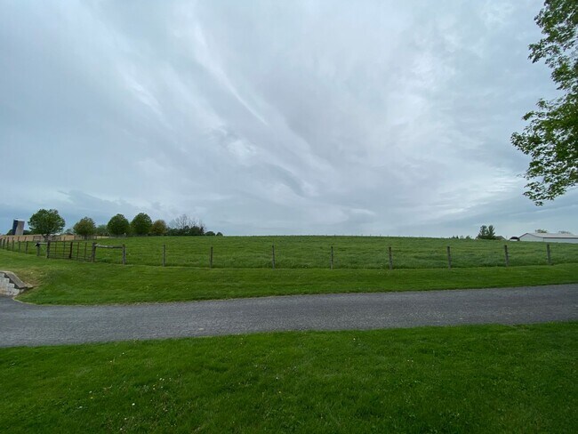 Building Photo - Coming soon! 4 Bedroom Farmhouse for Rent in Shippensburg