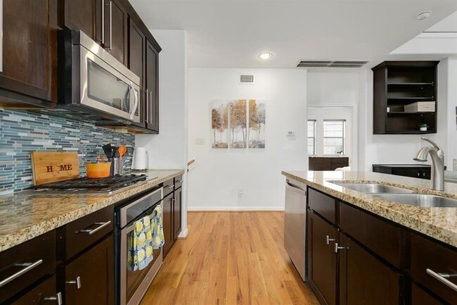 Building Photo - 1841 Radcliffe St