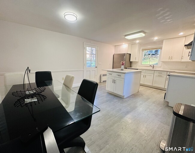 Building Photo - 37 Weed St