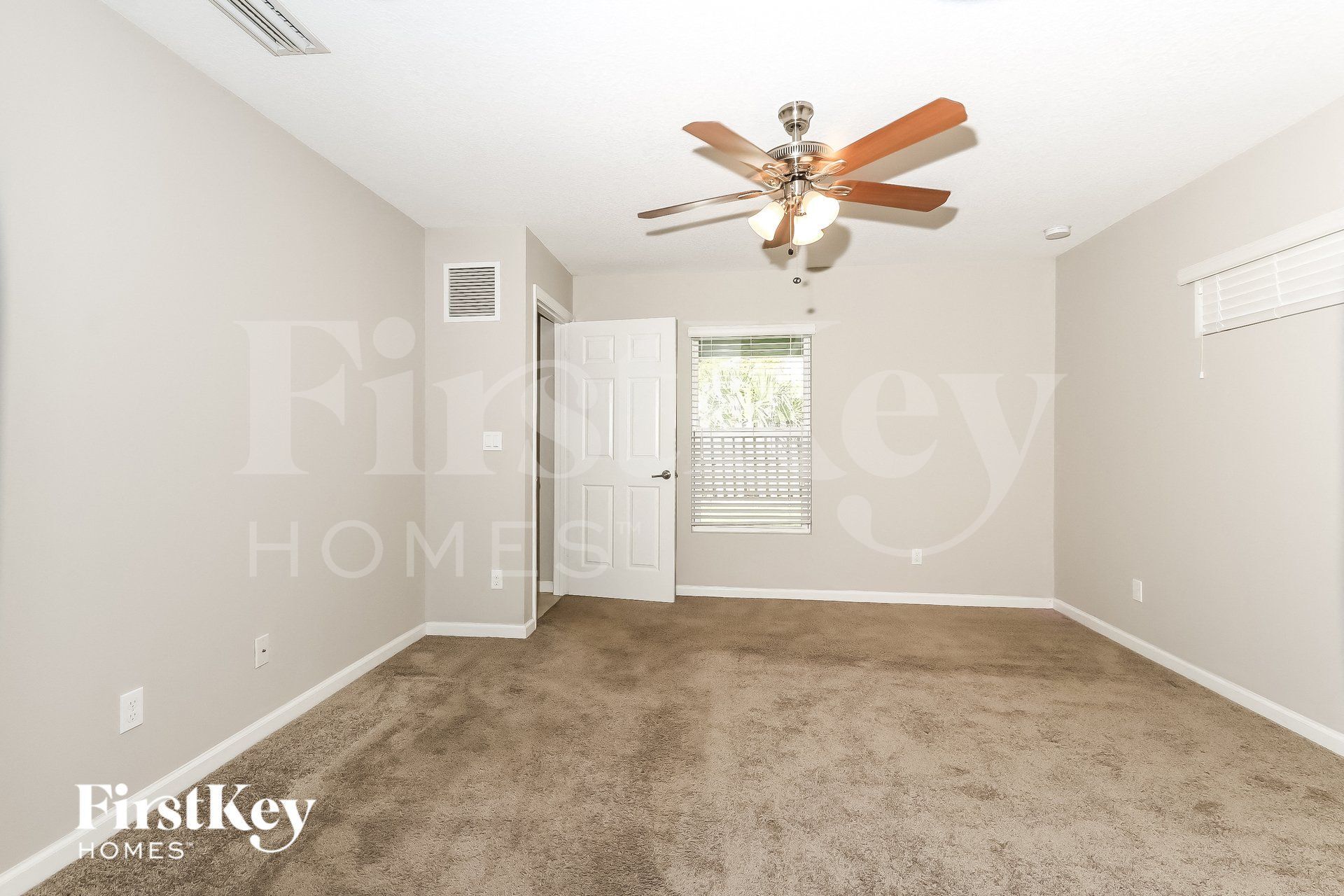 Building Photo - 1371 SW Sudder Ave