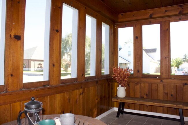 Front Porch - 120 1st St SE