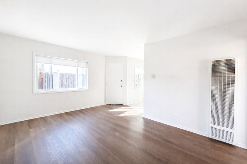 Building Photo - 2028 Wallace Ave