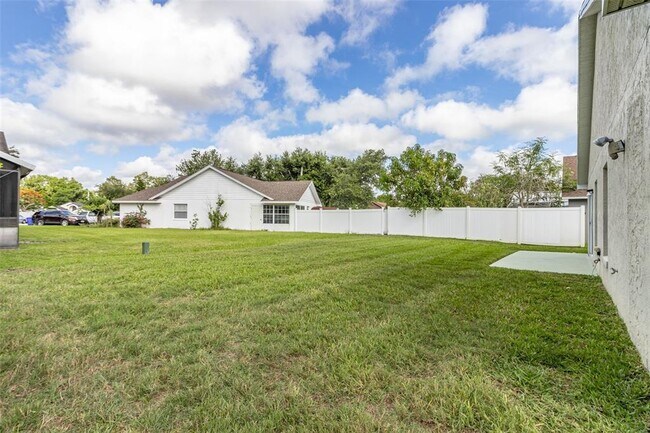 Building Photo - 2936 Twin Oaks Dr