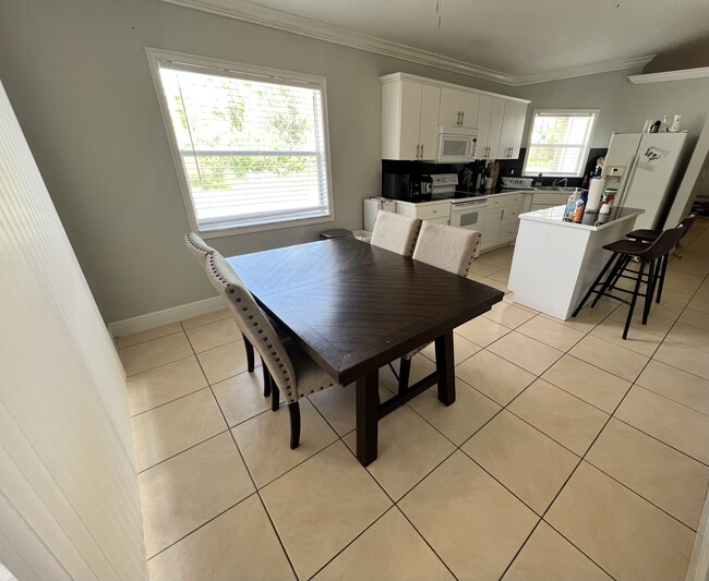 Building Photo - 4616 28th St SW