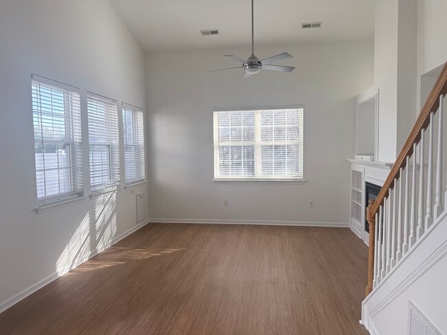 Building Photo - 9420 Meadowmont View Dr