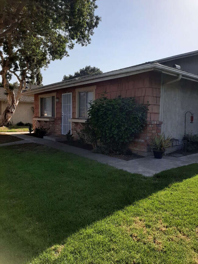 Building Photo - 2645 Yardarm Ave