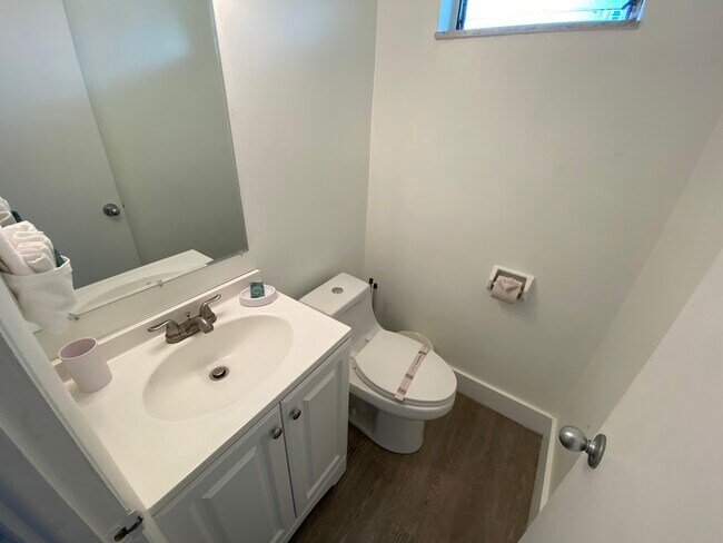 Building Photo - 601 N Rio Vista Blvd