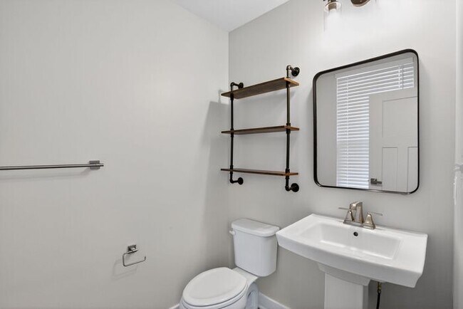 Building Photo - 14935 Ring House Rd