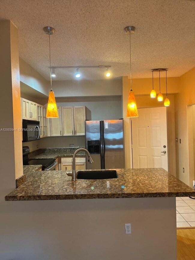 Building Photo - 533 NE 3rd Ave