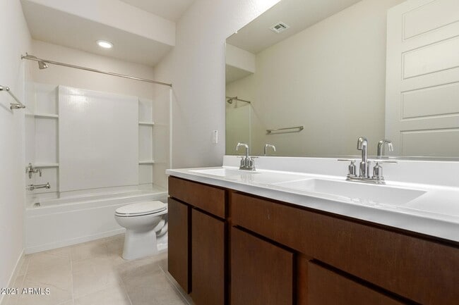 Building Photo - 8757 W Rancho Dr