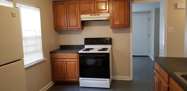 Building Photo - 925-927 Flood St