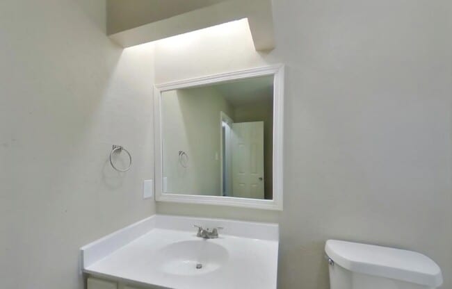 Building Photo - Chic & Comfortable 3-Bedroom Property Ready to Move In