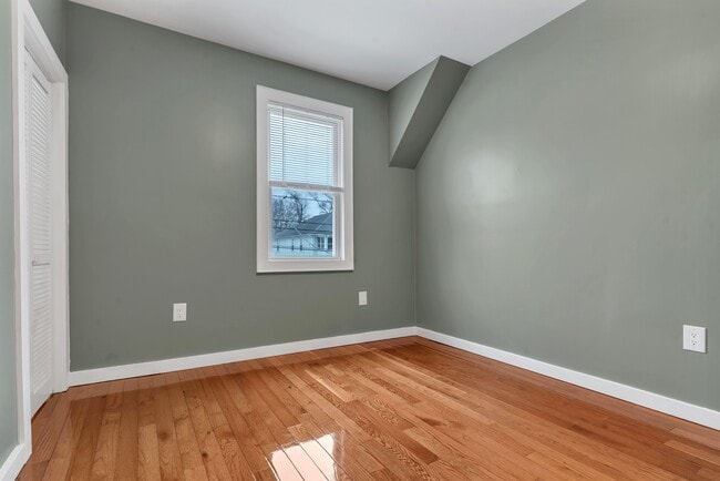 Building Photo - 11 Brett St