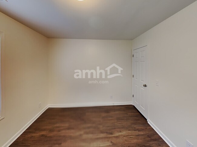 Building Photo - 1205 Chapmans Retreat Dr