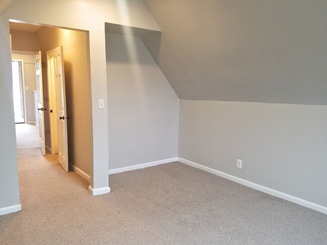 Building Photo - 2308 N Mango Ave
