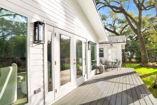 Building Photo - 380 S Church St