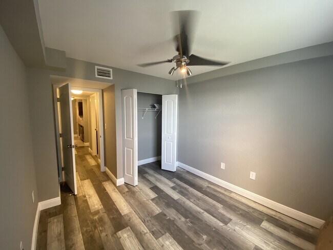 Building Photo - 2810 N Oakland Forest Dr