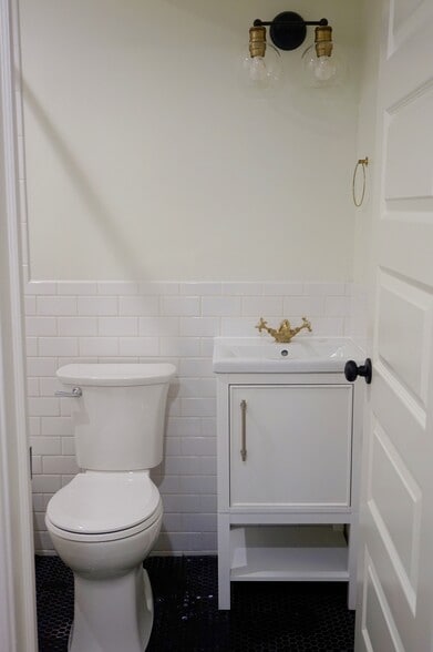 Finished basement Full bathroom - 1138 S 24th St