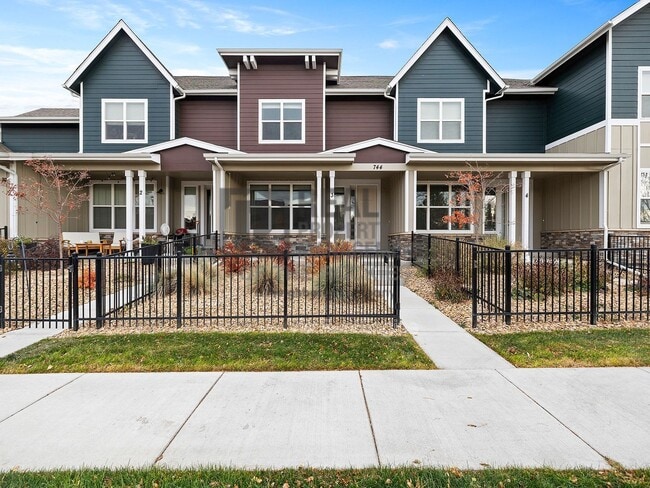 Primary Photo - 744 Wagon Trail Rd