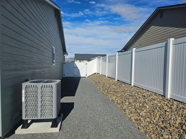 Building Photo - New Construction 3 bed, 2 bath!