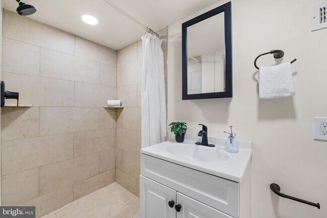 Building Photo - 1724 S Hanover St