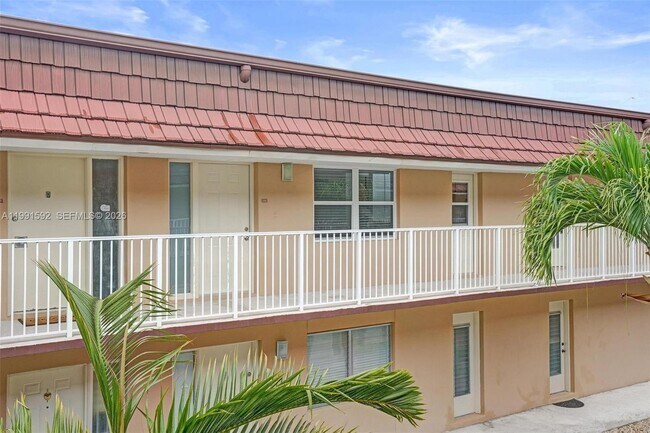 Building Photo - 5325 SW 77th Ct