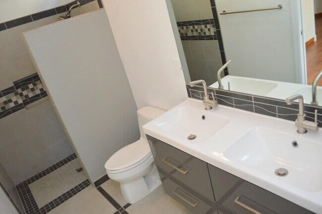 Building Photo - 62 Plumwood Ct
