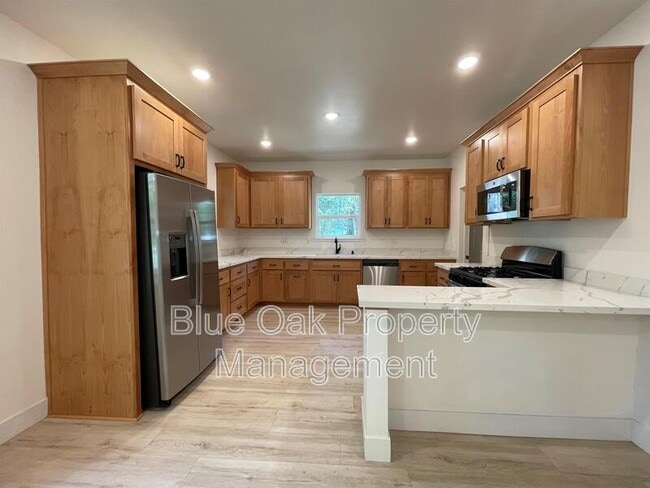 Building Photo - 556 Humboldt Ave