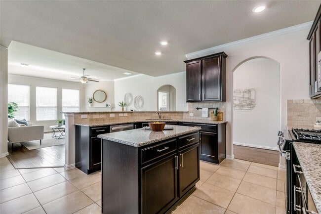 Building Photo - 2408 Griffith Park Dr