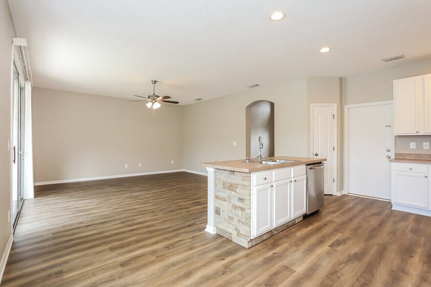 Building Photo - 3740 Briar Ln