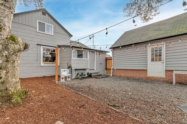 Building Photo - Charming Hillsboro Bungalow with RV Parking & Modern Upgrades!