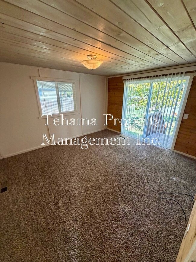 Building Photo - 3 Bedroom Home With Central Heat and Air