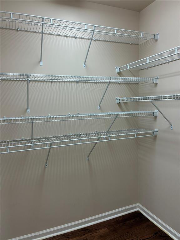 Building Photo - 1880 Manor View