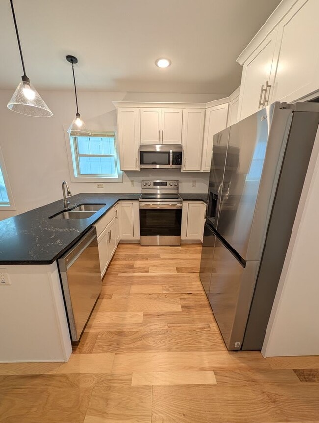 Building Photo - Weaverville Rental