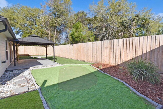 Building Photo - 101 Azalea Rd