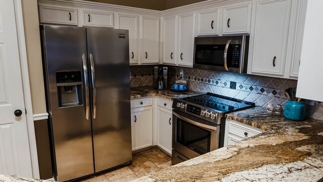 Building Photo - 3 Bedroom 2 Baths 2000 sq/ft in Stockwell