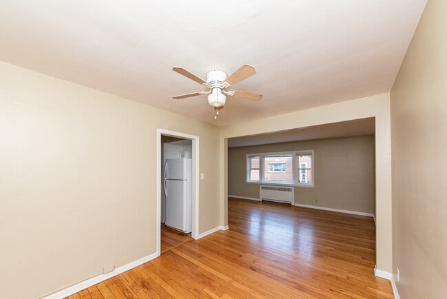Building Photo - 233 Custer Ave