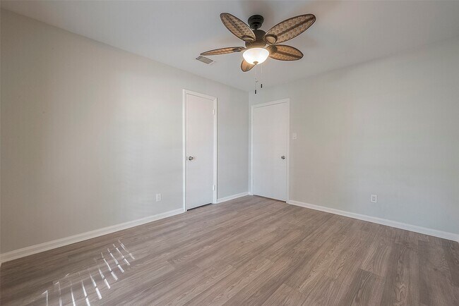 Building Photo - 7810 Locke Ln