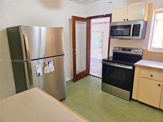 Building Photo - 6624 SW 78th Terrace