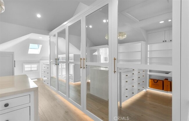 Building Photo - 2401 Bayshore Dr