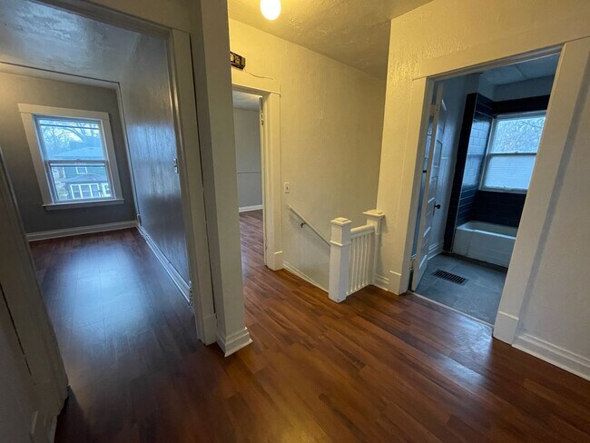 Building Photo - 802-806 Cedar