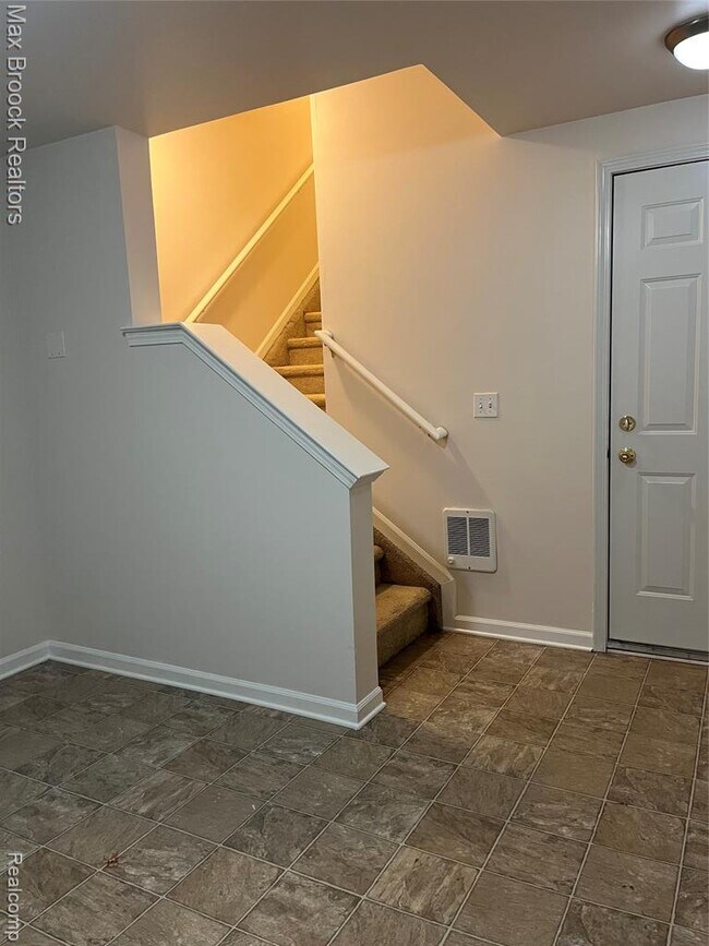 Building Photo - 3255 Camden Dr