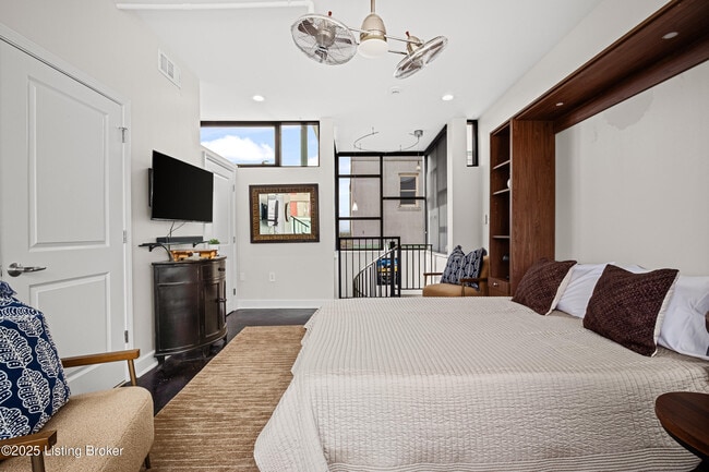 Building Photo - 604 S 3rd St