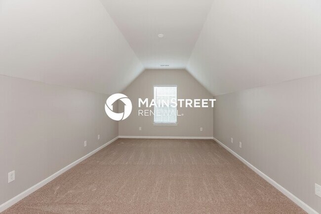 Building Photo - 3 Bedroom Pet-Friendly Home in Charlotte, NC with Main Street Renewal
