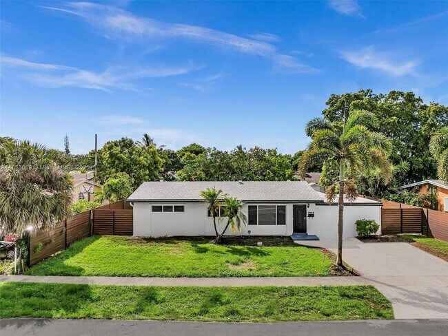 Building Photo - 2048 SW 37th Ave