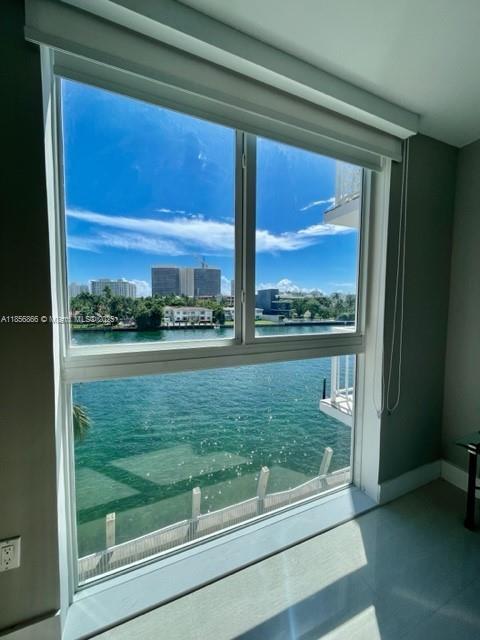 Building Photo - 9721 E Bay Harbor Dr
