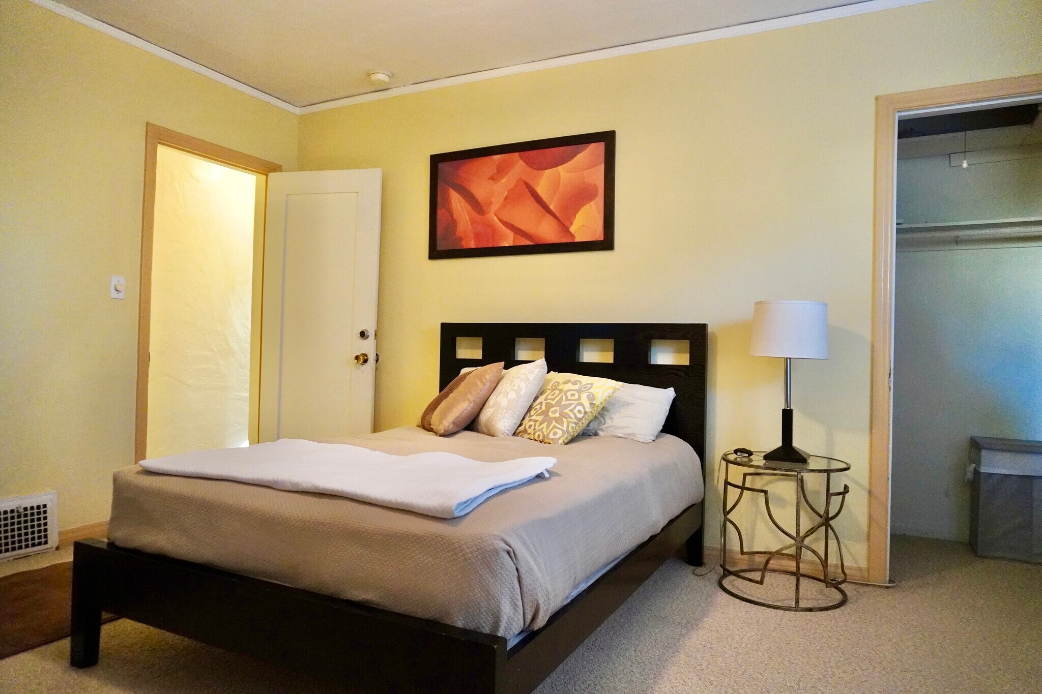 Building Photo - 1220 S Woods Ave