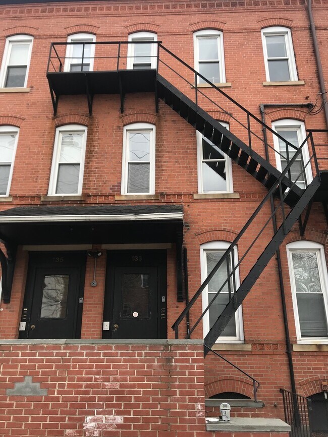 Building Photo - 133 Howe St