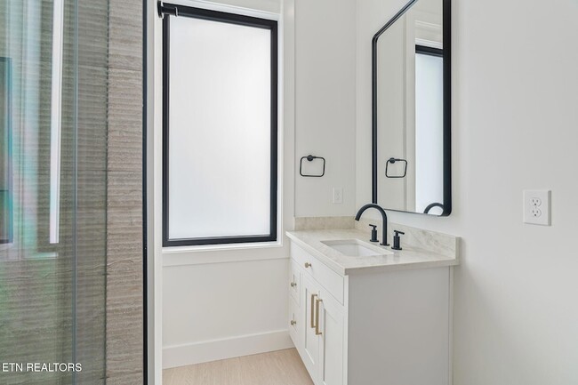 Building Photo - 7826 S Northshore Dr