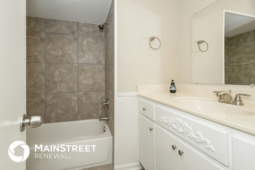 Building Photo - 5908 Elizabeth Dr